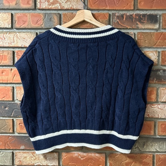 OAK + FORT Oversized Boxy Cableknit Academia V-Neck Sleeveless Sweater Vest - Picture 4 of 4